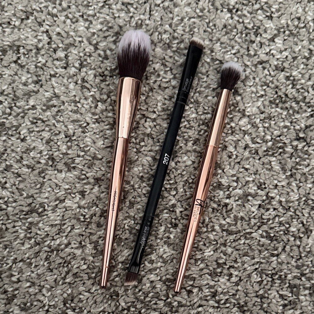 It Cosmetics and Sephora Rose Gold and Black Makeup Brush Trio